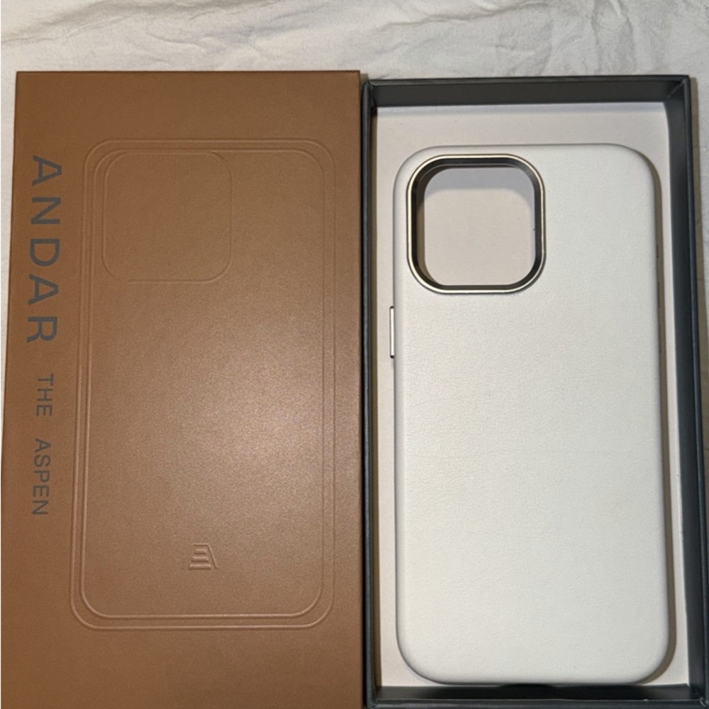 Andar Aspen White Leather Phone Case
15 Pro Max